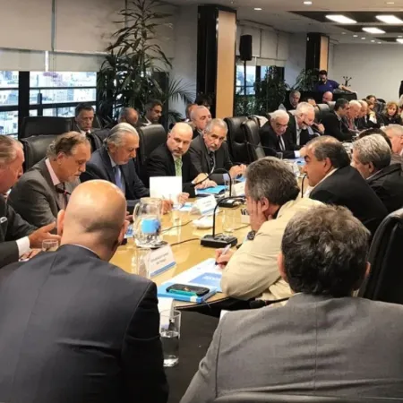 Salario mínimo: cuánto debería subir para recuperar el poder de compra perdido