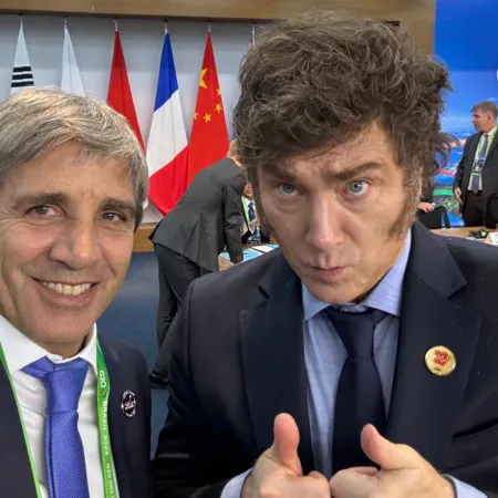 Caputo vuelve a EE.UU. con una misión clave para destrabar dólares y aportar calma