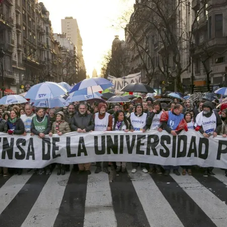 Universidades y Gobierno, cara a cara: lo que puede destrabar salarios y becas