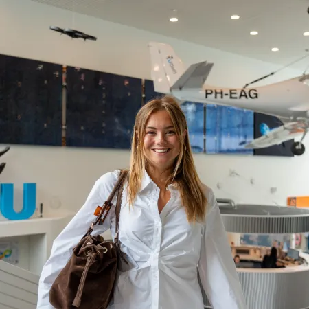 Ariane de Holanda comenzó Ingeniería Aeroespacial y rompe el molde real