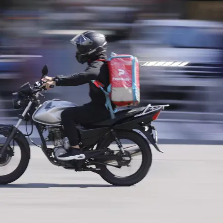 Más motos, menos autos: el mercado automotriz no repunta pese a la apertura