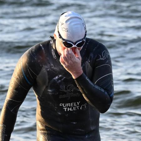 El récord y nado extremo de Bartłomiej Kubkowski: hizo 160 km de Suecia a Polonia