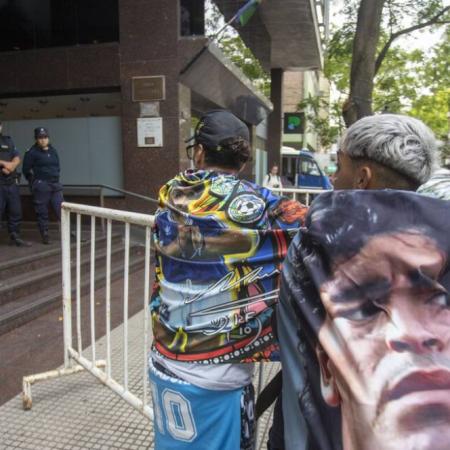 Las 12 horas que vuelven al centro del juicio por Maradona: qué deberán explicar los peritos