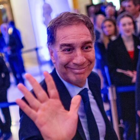 Santilli asume en YPF ad honorem: a cuánta plata renuncia y qué tiempo le exige