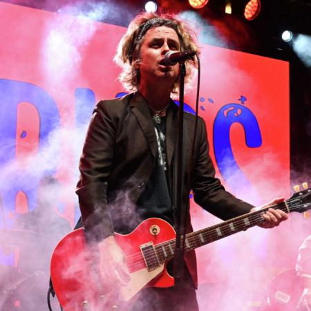 Billie Joe Armstrong de Green Day y Travis Barker de Blink-182 homenajearon a Ramones