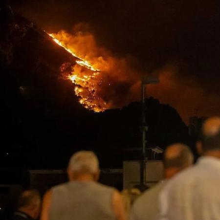 Omiš: el fuego entró entre casas y obligó a evacuar a 2.500 personas