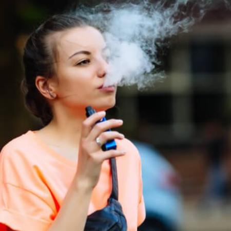 Polémica por los "e-puchos": cuestionan la nueva regulación de vapeadores en Argentina