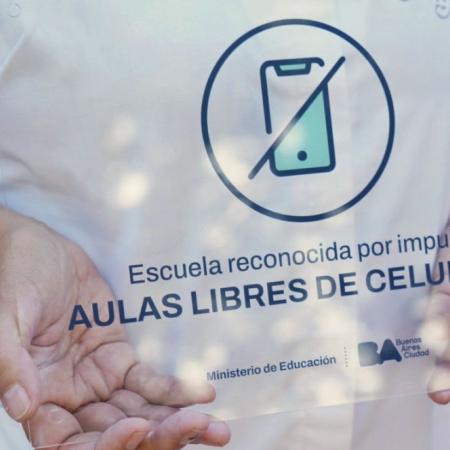 Más de 100 mil familias porteñas acuerdan postergar el uso de celulares