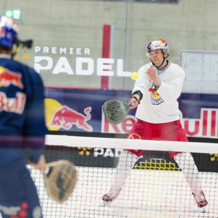 Red Bull cruzó el hockey con el pádel y sorprendió con el "Coldest Court" en Salzburgo