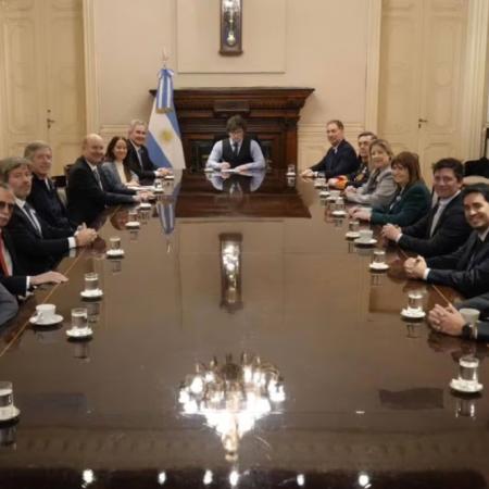 Una encuesta midió al gabinete de Milei: quiénes tienen peor imagen que Adorni
