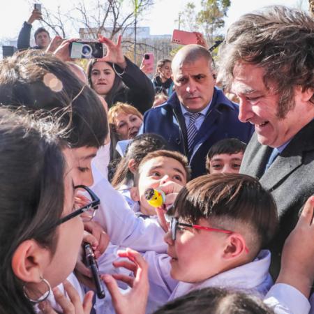 Clases con control mínimo del 75%: cómo funciona la nueva regla del Gobierno