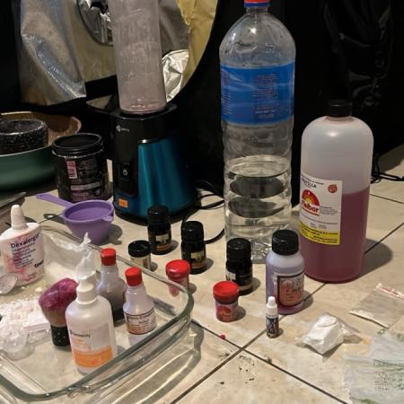 Un venezolano tenía una cocina de drogas sintéticas en un departamento de Villa Crespo