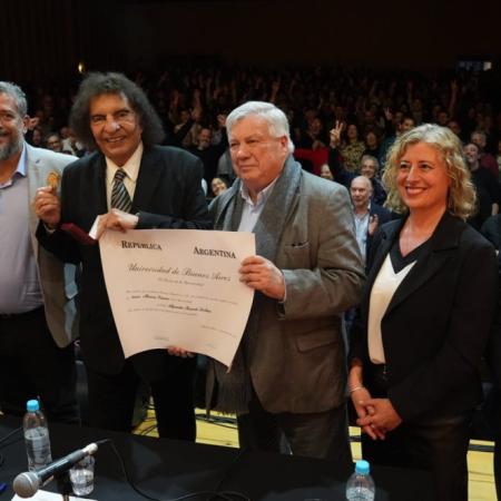 La UBA le entregó a Alejandro Dolina su máxima distinción en Ciencias Sociales