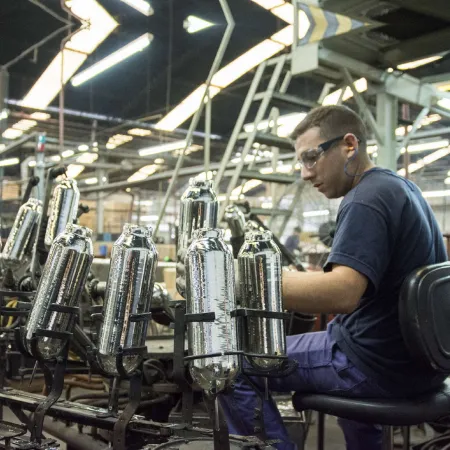 Día de la Industria: 3 datos que ilustran el derrumbe del sector en el modelo Milei