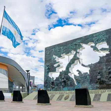 Qué cambia si Malvinas se convierte en Símbolo Nacional: QR, IA y Google Maps