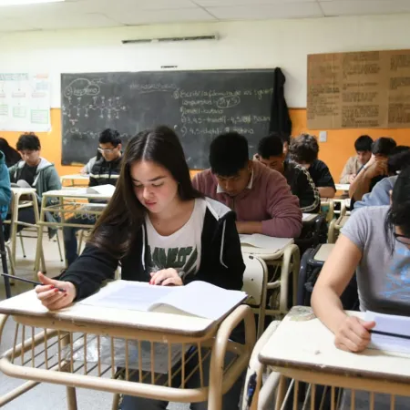 El Gobierno arranca un plan de salud mental en 100 escuelas: qué cambia en el aula