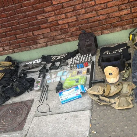 Se hacía pasar por policía y lo descubrieron por las balizas azules de su auto en Caballito