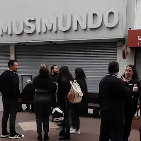 Crisis en Musimundo: trabajadores despedidos temen no cobrar y aseguran estar endeudados
