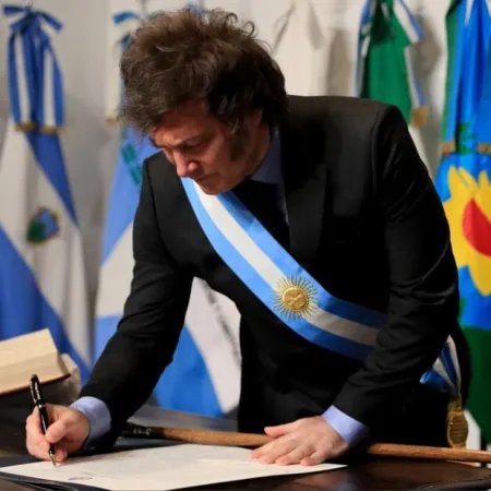 Malvinas, petróleo, sanciones y RIGI: las claves del decreto de Milei
