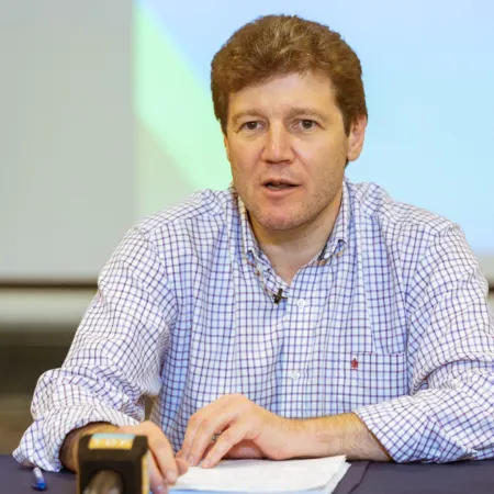 El gesto Melella por Malvinas, el gobernador fueguino se diferencia de la oposición