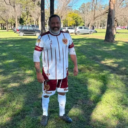 Jugó en Central, Colón, Godoy Cruz, Olimpo, Instituto, Gimnasia y terminó como albañil