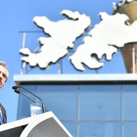 Alberto Fernández cruzó a Milei por Malvinas y apuntó contra la compra de los F-16