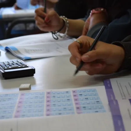 Pruebas PISA 2025: casi el 80% de los estudiantes no llega al nivel básico en Matemática