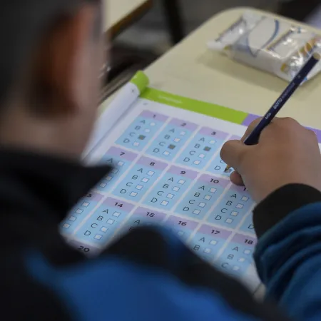 Por qué el Gobierno culpó a la herencia K por PISA pero infló a Milei por Aprender