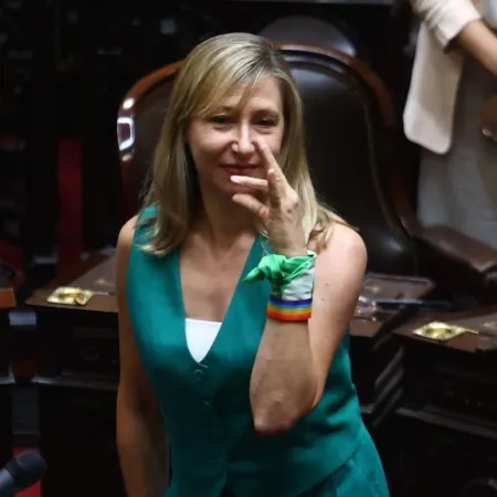 "Soberbia" e "inutilidad": el dato que complica el techo de Myriam Bregman