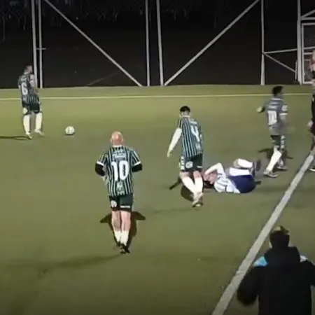 Cómo fue el cabezazo estilo Burrito Ortega a un árbitro en la Liga Senior de AFA