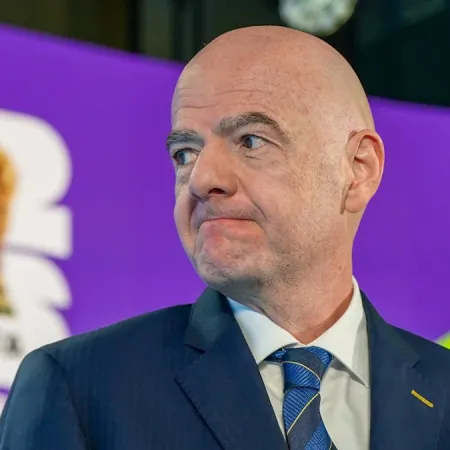 Otro golpe para Gianni Infantino: Francia le retira su apoyo para 2027