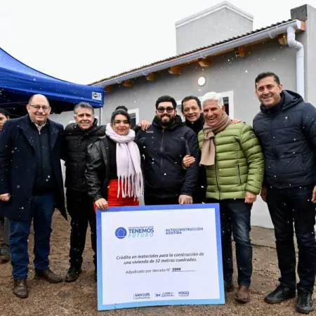 Claudio Poggi inauguró la primera vivienda del programa de Autoconstrucción Asistida