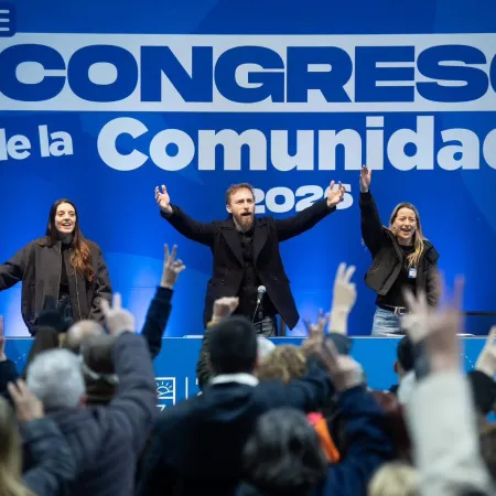 Otermín encabezó el Congreso de la Comunidad de Lomas junto a más de 6.000 vecinos