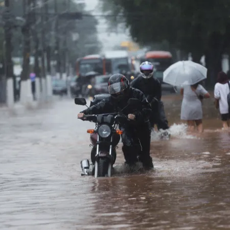 São Paulo ya triplicó la lluvia habitual de septiembre y mantiene suelos saturados