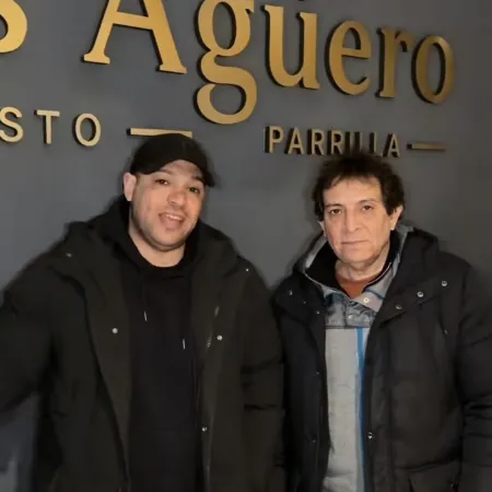 El cantante de Los Leales abrió una parrilla y hubo 5 cuadras de fila para conseguir trabajo