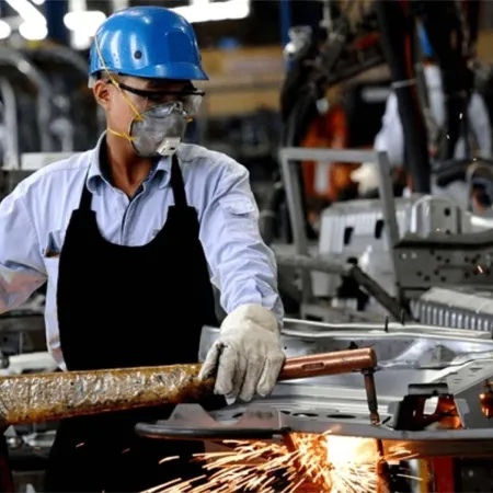 La industria sigue recortando empleos y ya acumula 20 meses de despidos