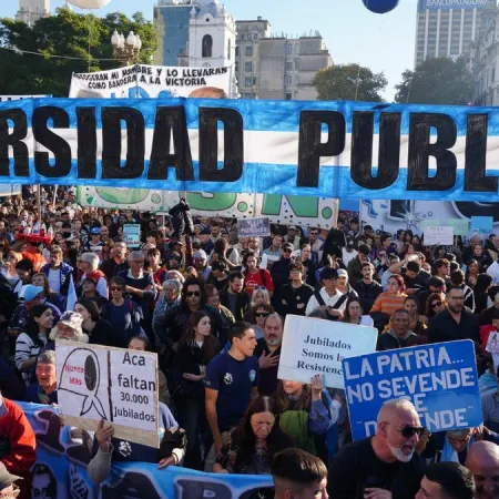 Universidades públicas en la calle: cuánto deberían aumentar los sueldos según la Ley