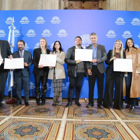 Martín Menem, Bartolomé Abdala y Nadia Márquez, en un homenaje a escuelas evangélicas