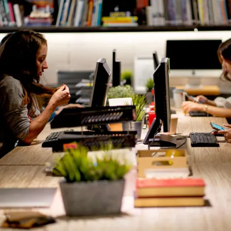 Colombia: 15 ramas de servicios facturan más, pero el empleo cae en 14