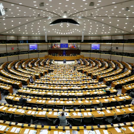 Parlamento Europeo y Estados miembros negocian el futuro del impuesto al carbono