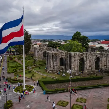Costa Rica crece 2,5% y el mercado interno gana peso frente al sector exportador