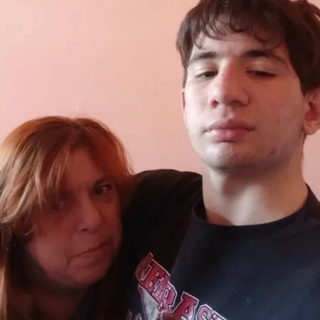 "IOMA me enfermó": su hijo tiene TGD, lucha desde 2011 y ahora teme lo peor