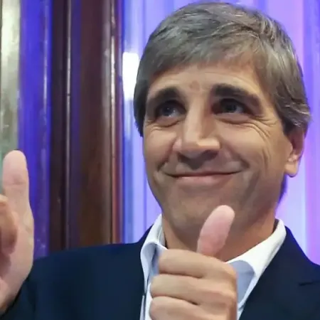 La nueva hoja de ruta de Caputo: más financiamiento en dólares para 2027