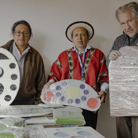 La taptana cañari vuelve al aula: así enseña matemáticas con un saber ancestral