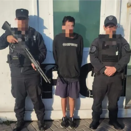 Era buscado por abuso y corrupción de menores: intentó abrir un auto y terminó detenido