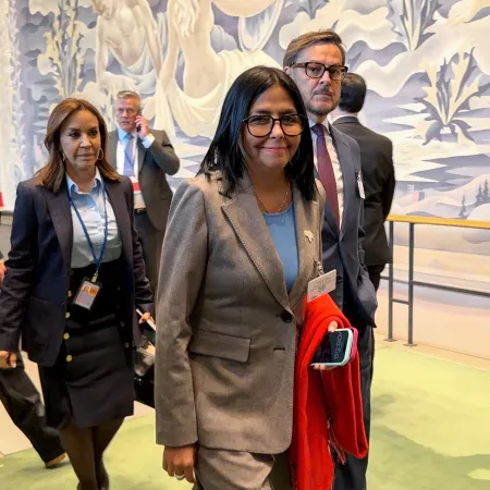 Delcy Rodríguez busca a Sánchez en la ONU mientras Lula reclama autonomía para Venezuela