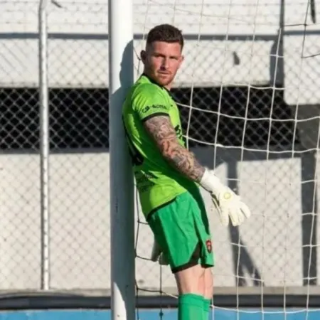 Quién es Gustavo Tesonotte, el arquero argentino que se negó a atajar un penal en Bolivia
