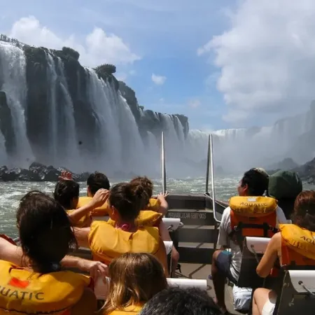 Turismo internacional: más extranjeros y menos salida de dólares en agosto