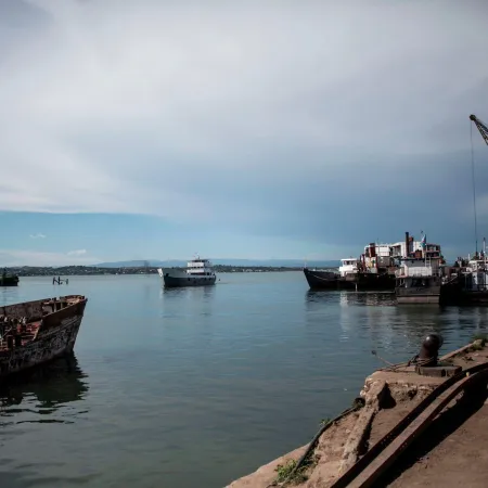 Naufragio en el lago Tanganica: buscan a 41 personas tras hundirse un barco
