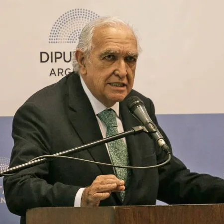 Fuerte crítica de Gil Lavedra al fallo de la Corte por la derogación de la Ley de Tierras